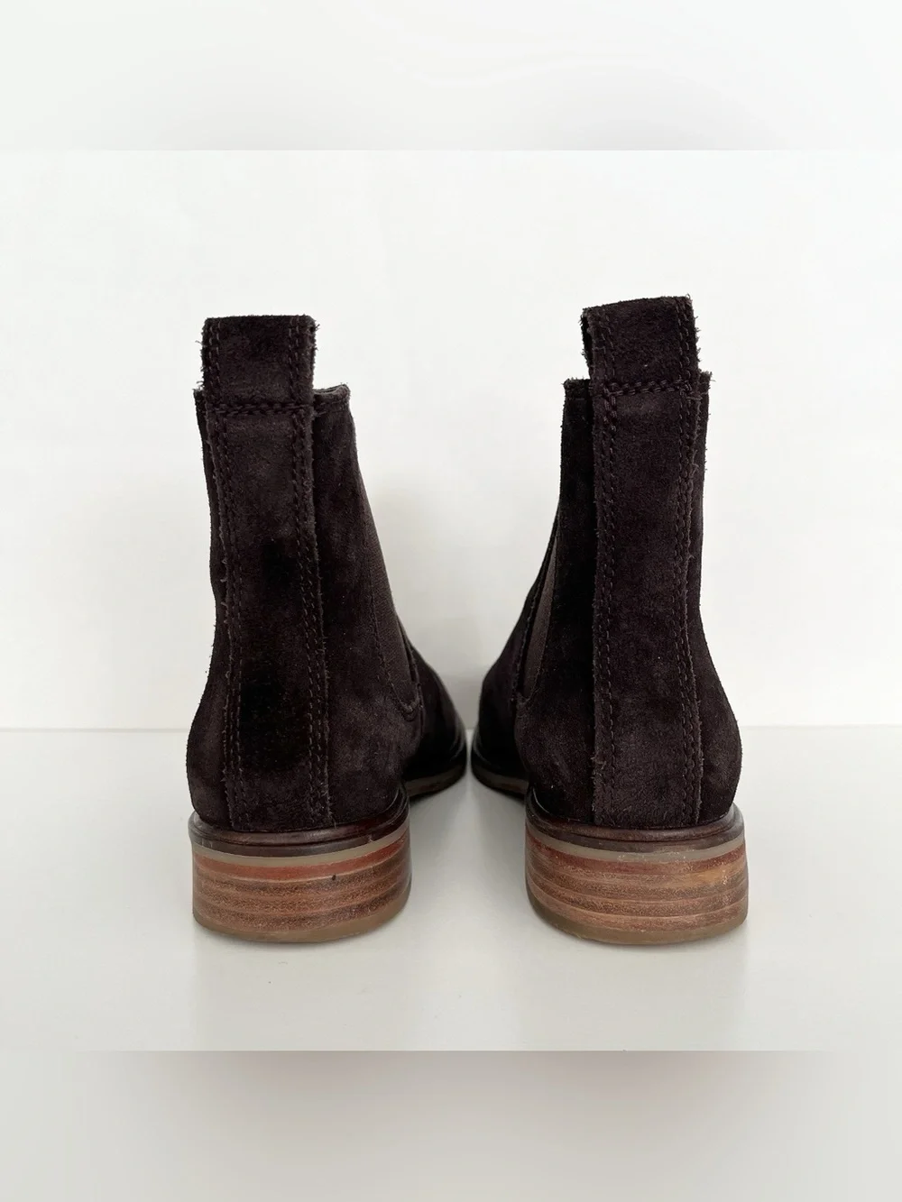 Clarks Women's Brown Suede Ankle Booties Size 6.5 Flat Walking Comfy Preppy